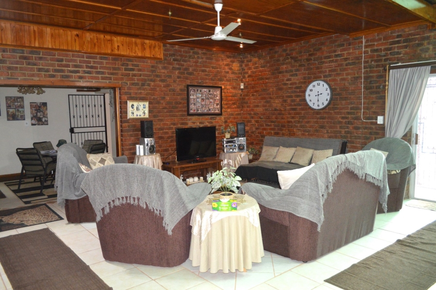 5 Bedroom Property for Sale in Stilfontein Ext 4 North West